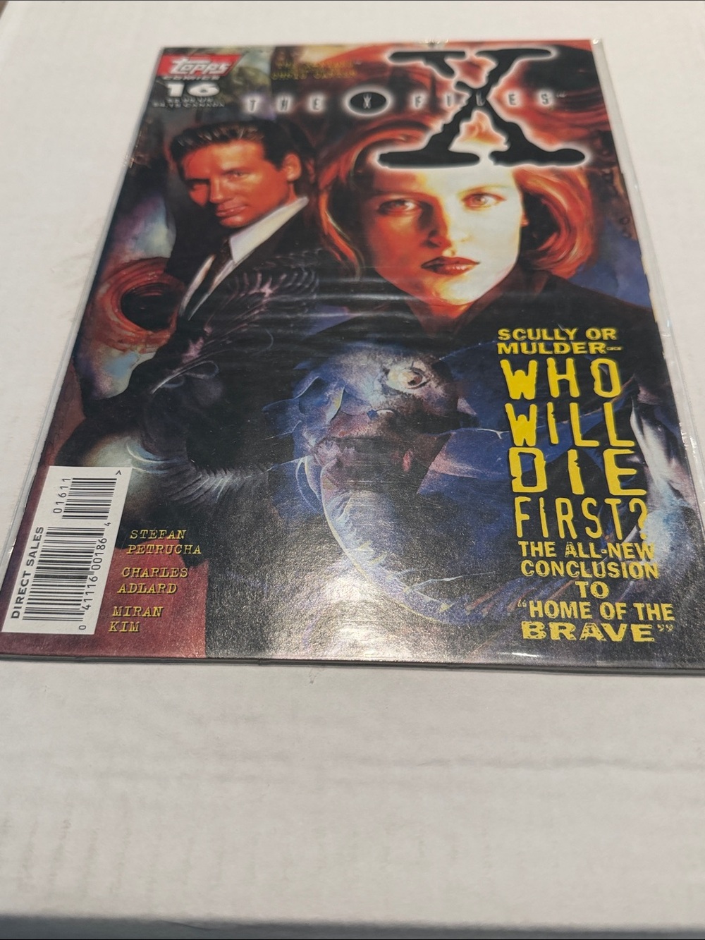 Topps The X-Files Comic Cover - Red, Black, Yellow